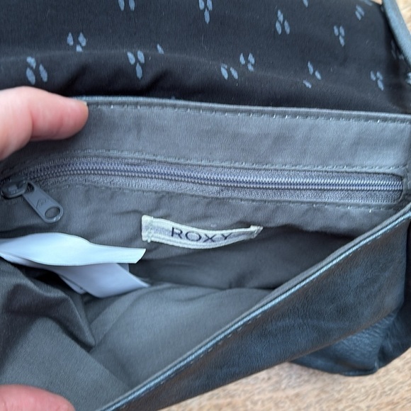 Roxy Quiksilver Faux Leather Crossbody Bag - Picture 4 of 6